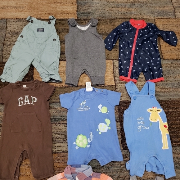 Baby boys size 0-3 months summer outfit bundle of 9 mostly overalls - Picture 3 of 5